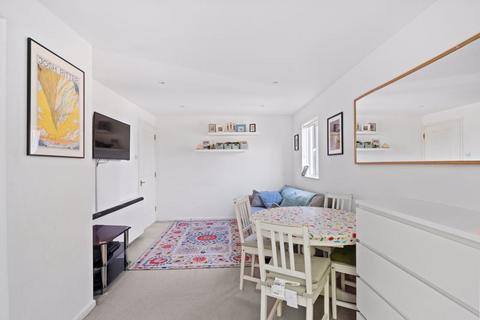 2 bedroom flat for sale, Cotswold Way, Worcester Park