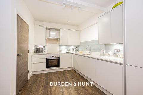 2 bedroom apartment for sale, Market Place, Abridge, RM4