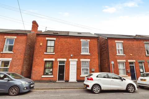 4 bedroom terraced house to rent, City Road, NG7