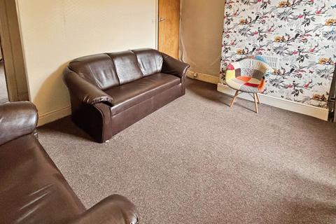 4 bedroom terraced house to rent, City Road, NG7