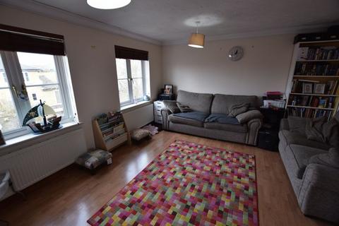 4 bedroom terraced house to rent, Acorn Way, Bedford
