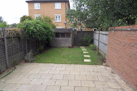 4 bedroom terraced house to rent, Acorn Way, Bedford