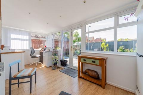 2 bedroom detached bungalow for sale, Oakwood Park, Wrexham