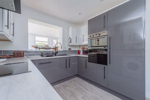 2 bedroom detached bungalow for sale, Oakwood Park, Wrexham