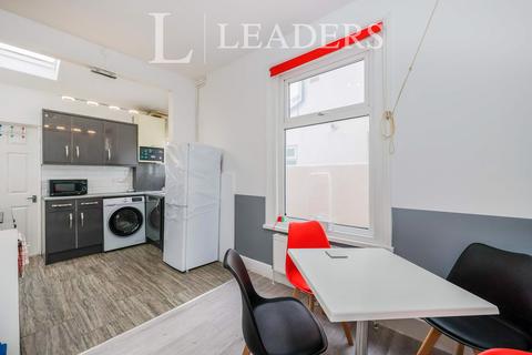 4 bedroom terraced house to rent, Percy Road, Southsea