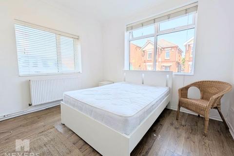 1 bedroom in a house share to rent, Green Road, Bournemouth, BH9