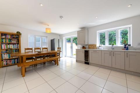 30 Benjamin Street, Bradford-on-avon, BA15 1FW