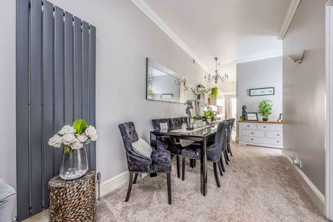 2 bedroom ground floor flat for sale, Lennox Mansions, Southsea