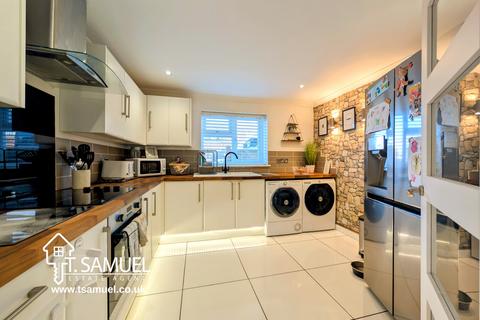 59 Heol Esgyn, Rhigos, Aberdare, CF44 9BX
