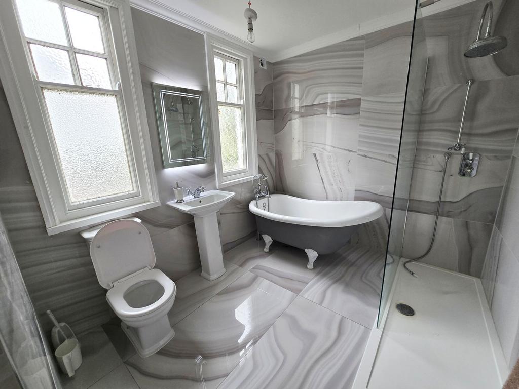 Bedroom 2 Ensuite