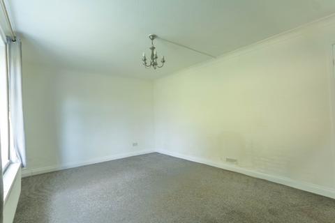 2 bedroom flat for sale, York Crescent, Bingley, West Yorkshire, BD16