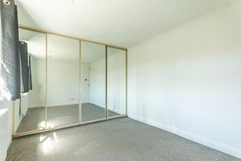 2 bedroom flat for sale, York Crescent, Bingley, West Yorkshire, BD16