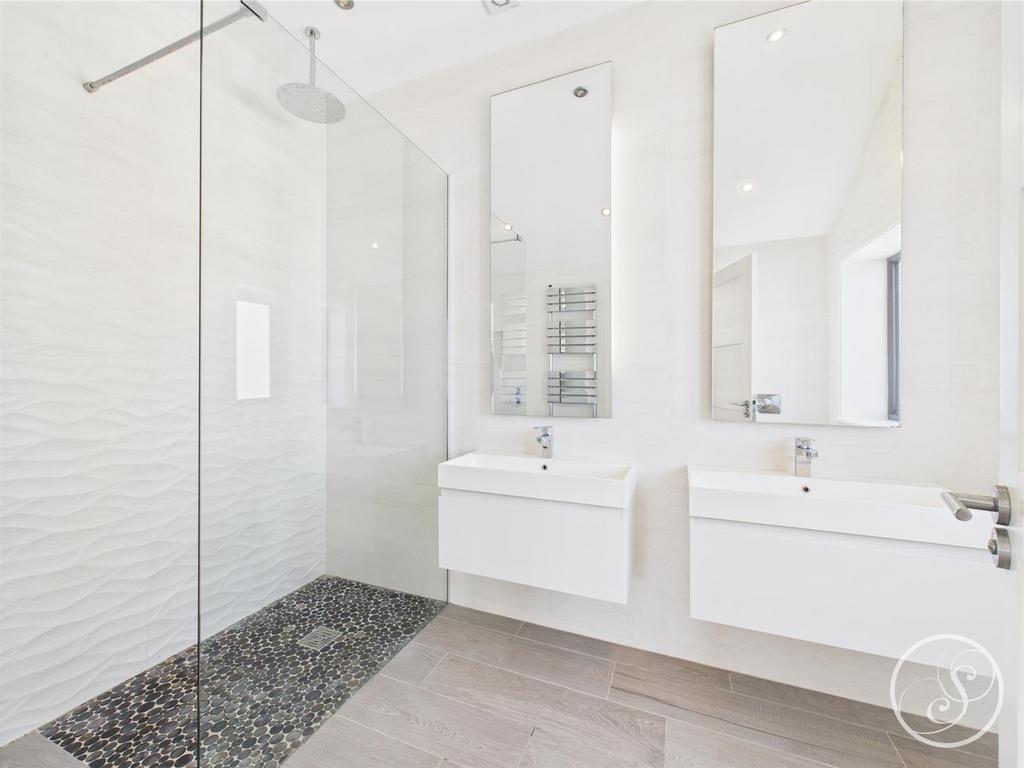 En-suite 1
