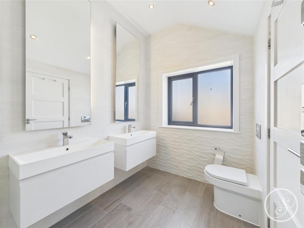 En-suite 1