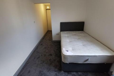 4 bedroom terraced house to rent, Platt Lane, Manchester M14