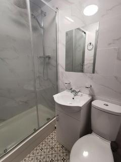 4 bedroom terraced house to rent, Platt Lane, Manchester M14