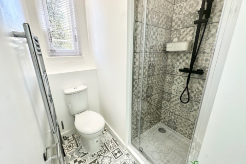 Studio to rent, London N5
