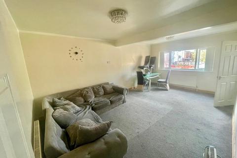 3 bedroom semi-detached house to rent, Sneinton Dale, Nottingham NG2