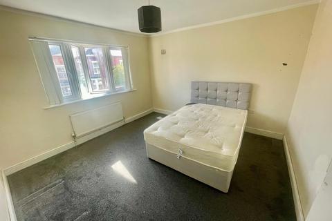 3 bedroom semi-detached house to rent, Sneinton Dale, Nottingham NG2