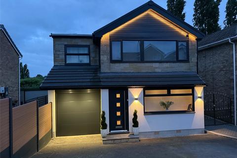 4 bedroom detached house for sale, Kirklees Close, Farsley, Pudsey, West Yorkshire