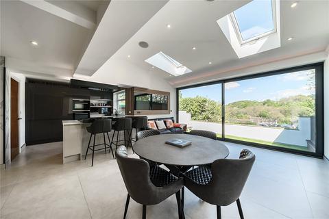 4 bedroom detached house for sale, Kirklees Close, Farsley, Pudsey, West Yorkshire