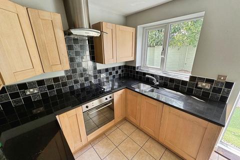 2 bedroom terraced house to rent, Oxford Road, Cleckheaton BD19