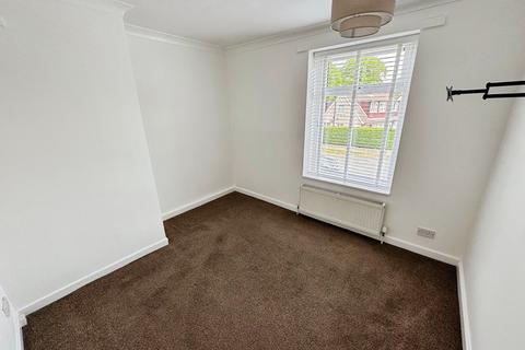 2 bedroom terraced house to rent, Oxford Road, Cleckheaton BD19