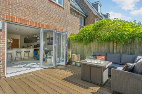 4 bedroom end of terrace house for sale, Queens Drive, Surrey KT7