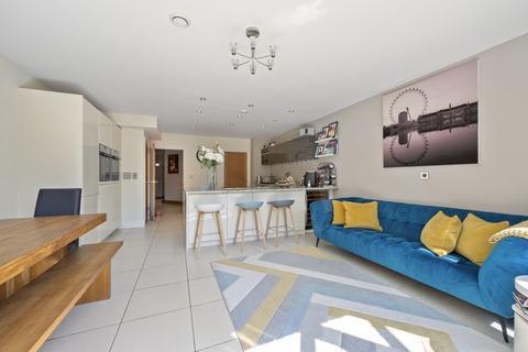 4 bedroom end of terrace house for sale, Queens Drive, Surrey KT7