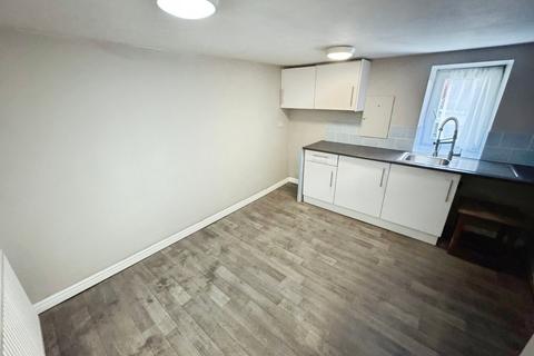 3 bedroom terraced house to rent, Savile Street, West Yorkshire HD3