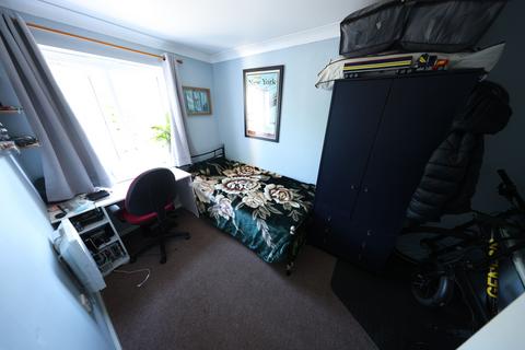 7 Ulverston, Purfleet, RM19 1SW