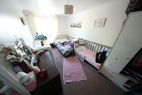 7 Ulverston, Purfleet, RM19 1SW