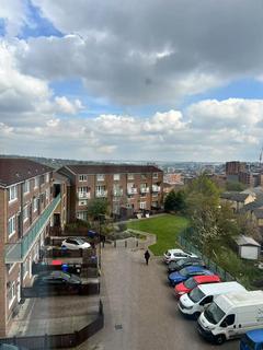 2 bedroom flat to rent, Powell Street