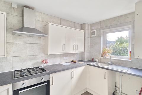 3 bedroom flat to rent, Headford Gardens