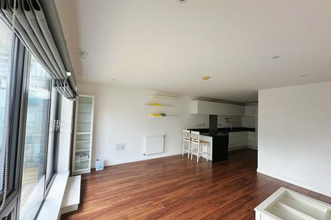 2 bedroom flat to rent, Felix Point