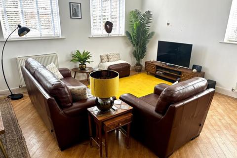 2 bedroom apartment for sale, The Oval, Stafford ST17