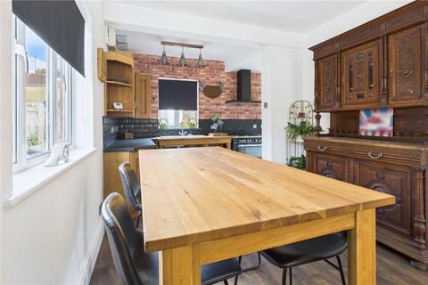 1 Okus Grove, Swindon, SN2 7QA