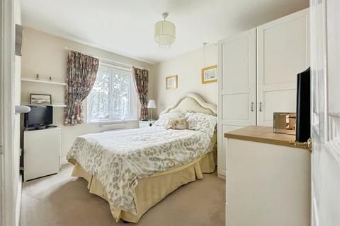 2 bedroom apartment for sale, Barclay Court, Trafalgar Road, Cirencester, Gloucestershire, GL7
