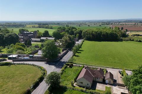2 bedroom bungalow to rent, Hill View, Walworth