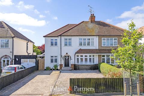 Fourth Avenue, Essex CM1