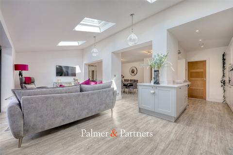 4 bedroom semi-detached house for sale, Fourth Avenue, Essex CM1