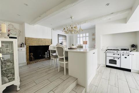 2 bedroom character property for sale, Towngate, Kirkburton, Huddersfield HD8 0QP