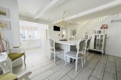 2 bedroom character property for sale, Towngate, Kirkburton, Huddersfield HD8 0QP