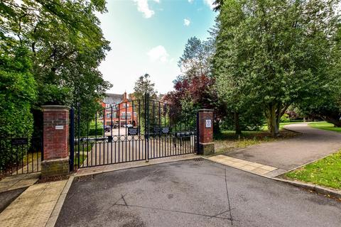 8 Boyes Crescent, London Colney, St Albans, AL2 1UB