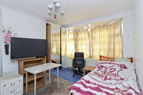 35 Ellanby Crescent, London, N18 2HJ