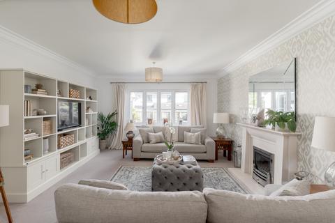 76 Craigs Road, Edinburgh, EH12 8NH