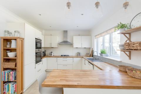 76 Craigs Road, Edinburgh, EH12 8NH