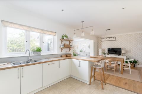 76 Craigs Road, Edinburgh, EH12 8NH