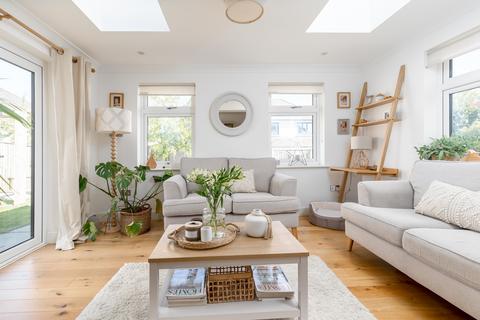 76 Craigs Road, Edinburgh, EH12 8NH