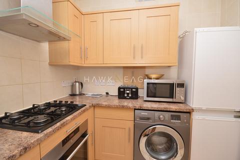1 bedroom in a flat share to rent, Gill Street, London, Greater London. E14